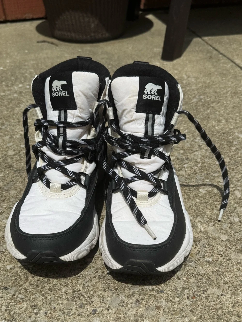 Sorel Kinetic Impact Waterproof Winter Sneaker Boots Size 8.5 White Black